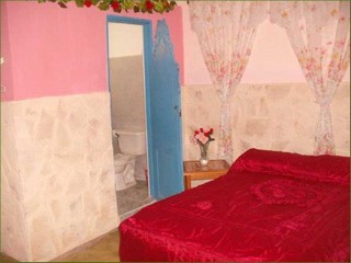 Habitacion doble con cama de matrimonio en el Apartamento Ileana