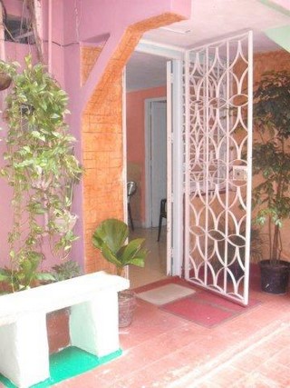 Acceso al patio interior del Apartamento Yamila y Roberto