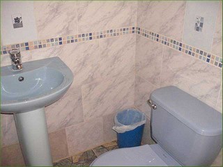 Ba&ntilde;o de la Casa Raul y Consuelo en la Habana