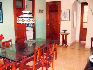 Cocina y comedor de la Casa Raul y Consuelo en la Habana