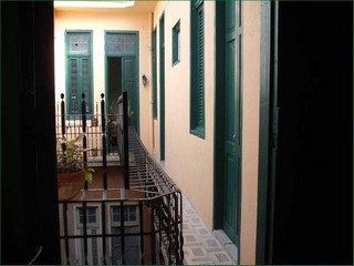 Pasillo de entrada a las habitaciones de la Casa particular Emmilio en La Habana